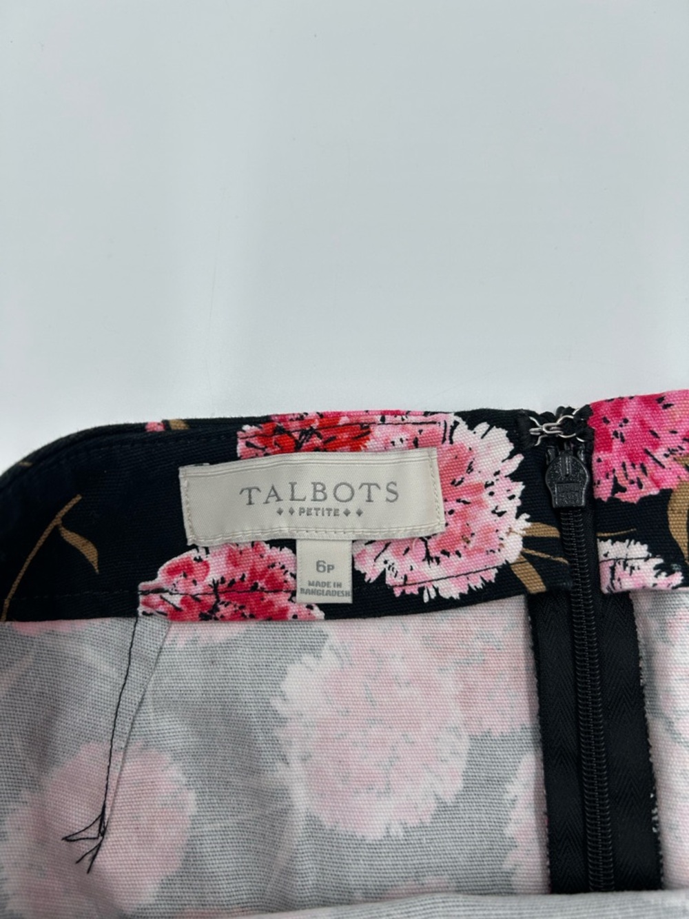 Talbots Black Mini Skirt with Bold Pink and Red Flowers 6P - Picture 2 of 7